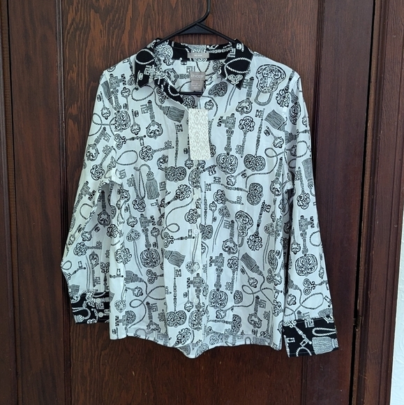New With Tags Chico's No Iron Cotton Keys Print Black & White Button Down Shirt - Picture 1 of 7